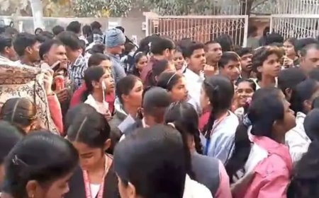 Kushinagar : बोर्ड परीक्षा शुरू, 1.09 लाख से अधिक परीक्षार्थी शामिल, 194 केंद्रों पर कड़ी सुरक्षा