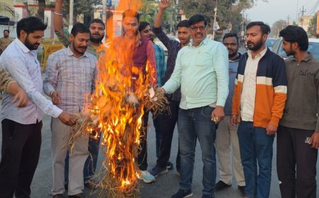 Bajpur : बाजपुर में भाजयुमो ने राहुल गांधी का पुतला जलाया, यूथ कांग्रेस के विरोध पर नाराजगी