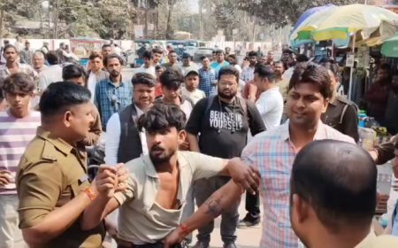 Ballia : पुलिस लाईन के निकट कुंवर सिंह चौराहे पर युवक के साथ जमकर जमकर हुई मारपीट।