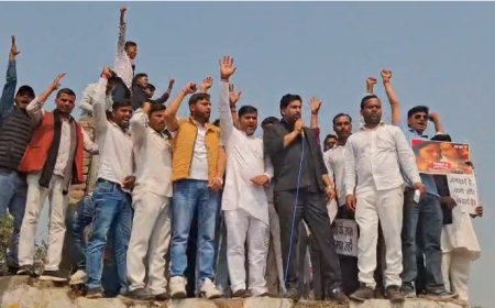 Sambhal : सम्भल में ‘यादव की लव स्टोरी’ फिल्म के खिलाफ उबाल, यादव समाज का धरना, प्रशासन को सौंपा ज्ञापन