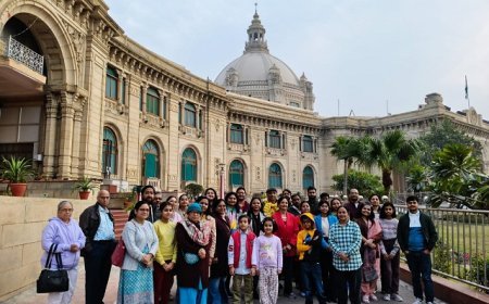 Lucknow: यूपी बजट सत्र खत्म, ‘लखनऊ दर्शन’ बस में फिर शामिल हुई विधानसभा की सैर। 