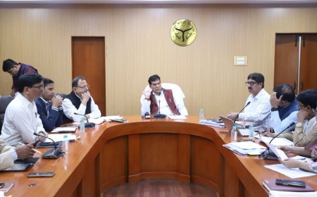 Lucknow : नगर विकास एवं ऊर्जा मंत्री ए के शर्मा ने संगम सभागार, लखनऊ में नगर विकास विभाग की विभिन्न योजनाओं की समीक्षा की