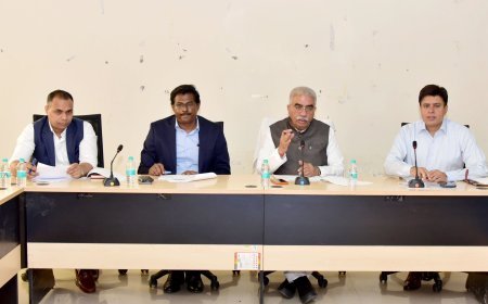 Lucknow : MSME योजनाओं की समीक्षा में तेजी के निर्देश, मंत्री राकेश सचान ने दिए निर्देश, विश्वकर्मा, सीएम युवा उद्यमी और ODOP योजनाओं की प्रगति पर विशेष जोर