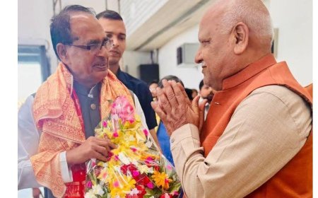 Ayodhya : केंद्रीय मंत्री शिवराज सिंह चौहान अयोध्या पहुंचे, रामलला के दर्शन को बताया परम सौभाग्य