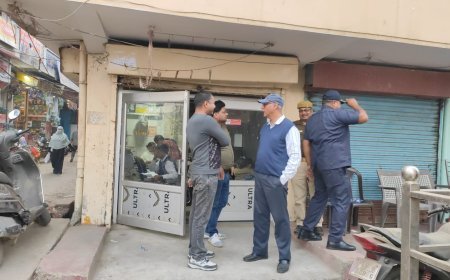 Maharajganj : महराजगंज के घंटाघर चौराहे के पास चार्टर्ड अकाउंटेंट के घर और कार्यालय पर सीजीएसटी की बड़ी छापेमारी