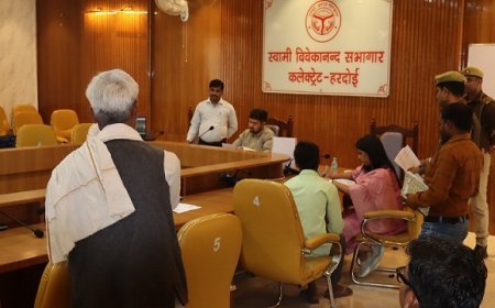 Hardoi: कलेक्ट्रेट में जन सुनवाई: 63 शिकायतों पर जिलाधिकारी ने दिए त्वरित निस्तारण के निर्देश।