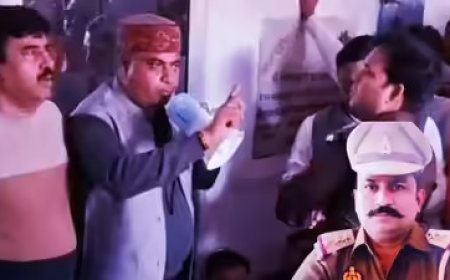 कासगंज थाने में इंस्पेक्टर ने भाजपा जिलाध्यक्ष को फोन पर दी गाली, नीरज शर्मा और विधायक हरिओम वर्मा सैकड़ों कार्यकर्ताओं के साथ धरने पर बैठे। 