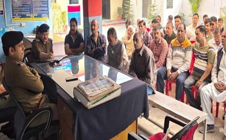 Bajpur: होली और ईद की तैयारियों को लेकर अमन कमेटी की बैठक, सीओ विभव सैनी ने दिए सख्त निर्देश। 