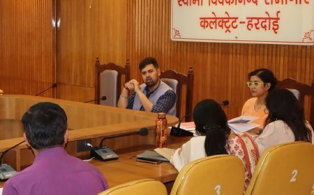 Hardoi: जनगणना कार्यों की तैयारियां: जिलाधिकारी ने अधिकारियों को दिए सख्त निर्देश।