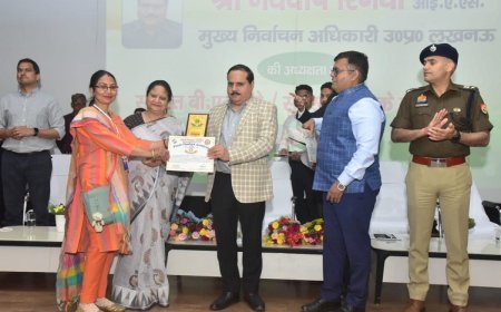 Lucknow: मुख्य निर्वाचन अधिकारी नवदीप रिणवा ने अलीगढ़ में की विशेष प्रगाढ़ पुनरीक्षण कार्यों की समीक्षा, उत्कृष्ट कार्य करने के लिए बीएलओ हुए सम्मानित। 