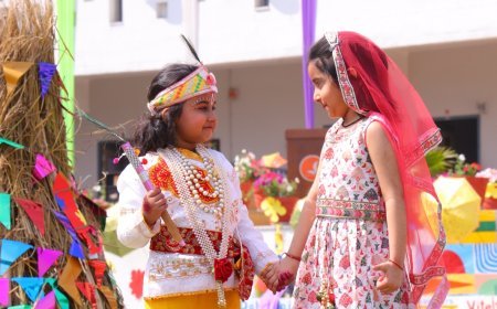 Lakhimpur- Kheri : सेठ एम. आर. जयपुरिया स्कूल लखीमपुर खीरी में रंगों और संस्कृति से भरा होली उत्सव