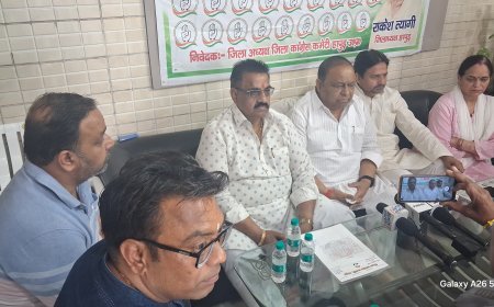 Hapur : कांग्रेस कार्यालय में राजनीतिक विवाद, दो पदाधिकारियों को अनुशासनहीनता के कारण निकाला गया