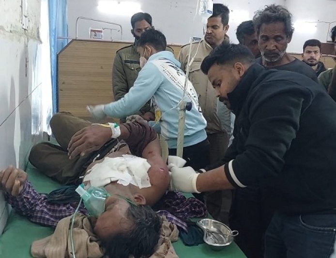 Pilibhit: नहर किनारे खेत पर फसल की रखवाली कर रहे किसान पर बाघ ने हमला कर किया घायल। 