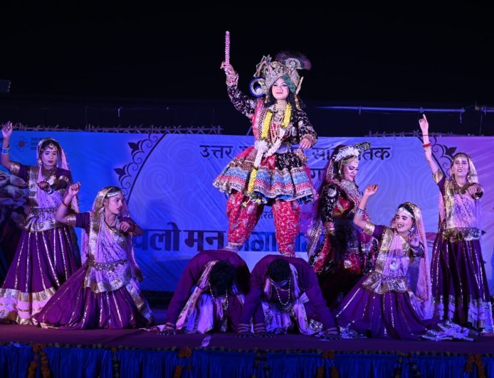 Prayagraj : माघ मेला में नृत्य नाटिका और ब्रज लोकगीतों ने दर्शकों को मंत्रमुग्ध किया