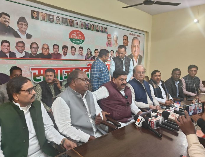 Barabanki : समाजवादी पार्टी ने एसआईआर फार्म 7 के दुरुपयोग का लगाया आरोप, हेल्पलाइन नंबर जारी