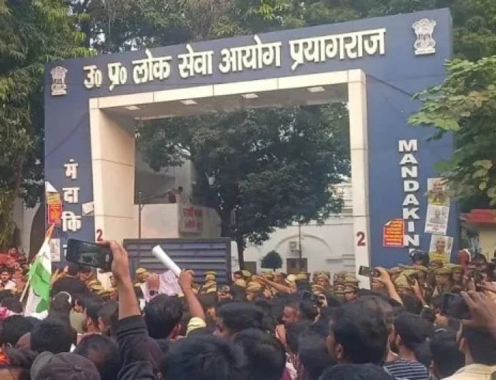 यूपी पीसीएस मुख्य परीक्षा दो हजार चौबीस का रिजल्ट जारी दो हजार सात सौ उन्नीस उम्मीदवार अब साक्षात्कार देंगे।