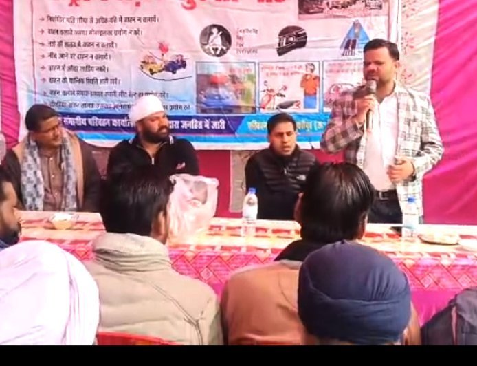 Bajpur : बाजपुर में सड़क सुरक्षा माह के तहत टीटीओ ने चालकों को यातायात नियमों का पालन करने के निर्देश दिए