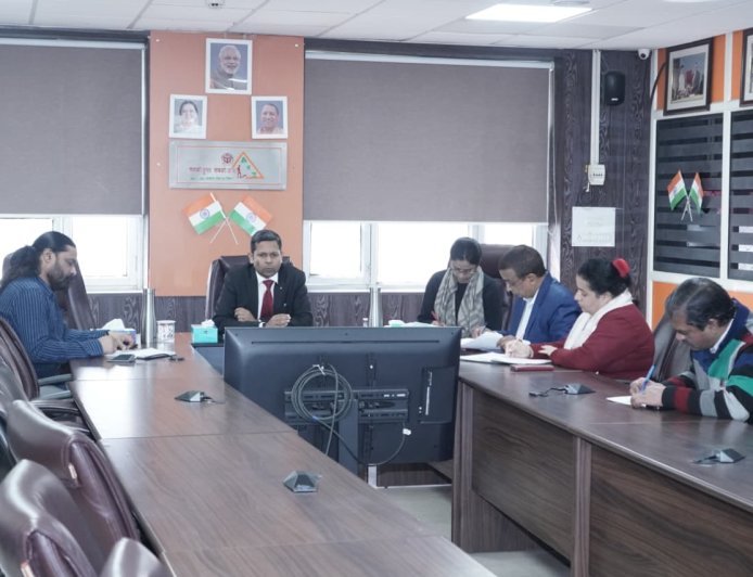 Lucknow : प्रदेश के 75 जनपदों में ‘दिव्यांगजन रोजगार अभियान 2.0’ शुरू, मिशन निदेशक पुलकित खरे की अध्यक्षता में वर्चुअल समीक्षा बैठक आयोजित