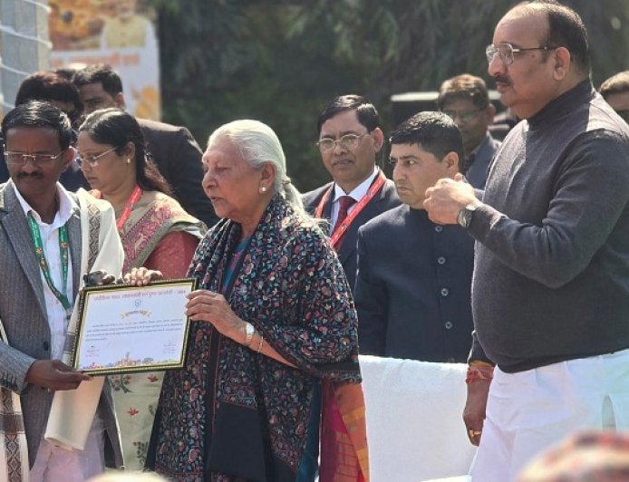 Ayodhya: अयोध्या के राजित राम ने रचा इतिहास- राज्यपाल ने किया सम्मानित, 4 हेक्टेयर पर 5 लाख से ज्यादा का शुद्ध मुनाफा। 