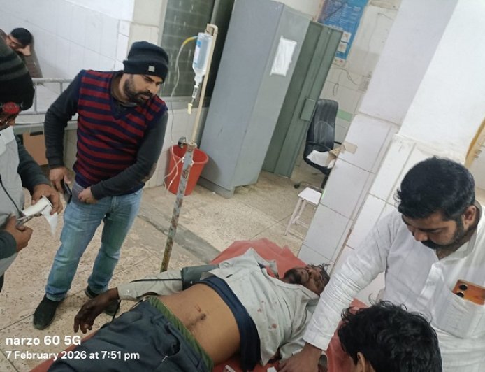 Hardoi: नेशनल हाइवे 731 पर भीषण सड़क हादसा, ट्रैक्टर की टक्कर से साइकिल सवार गंभीर रूप से घायल। 