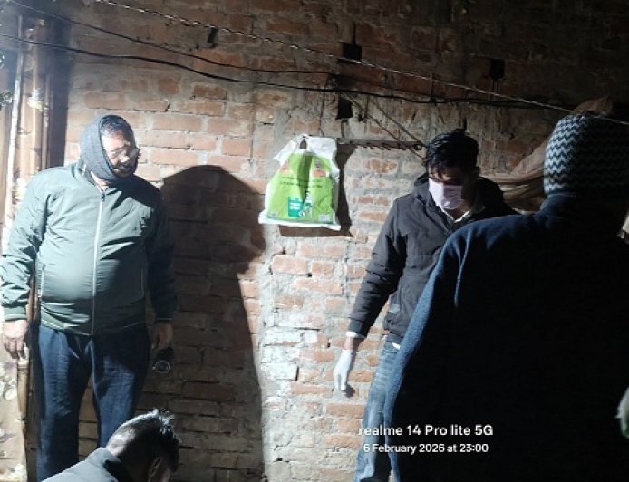 Sitapur: कमरे में विवाहिता का शव फंदे से लटका मिला, आत्महत्या की आशंका। 