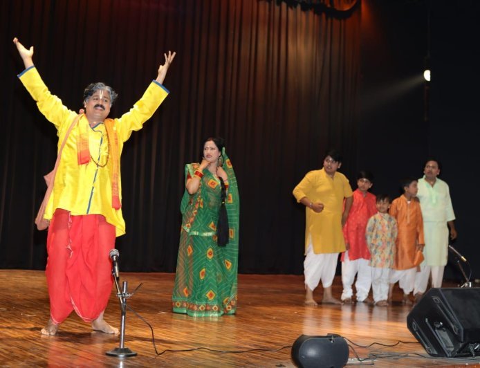 Sant Kabir Nagar : संत कबीर अकादमी सभागार में सजा रंगमंच, प्रेमचंद से अहिल्याबाई तक दिखेगी नाट्य यात्रा