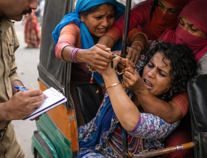 Ayodhya : अयोध्या में ऑटो में बैठी महिला से चार महिलाओं ने मंगलसूत्र लूटा, ‘लुटेरी लेडी गैंग’ से फैली दहशत