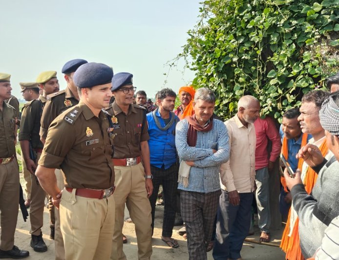 Hardoi : शाहाबाद थाना क्षेत्र की महिला हत्या मामले में पुलिस अधीक्षक ने घटनास्थल का निरीक्षण किया