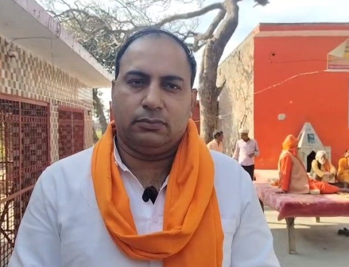 सम्भल में फिल्म शूटिंग को लेकर बवाल, अमित जानी का विवादित बयान सांसद-विधायक के गले में कुत्ते का पट्टा डालकर चौराहे पर बांध देगी सरकार।