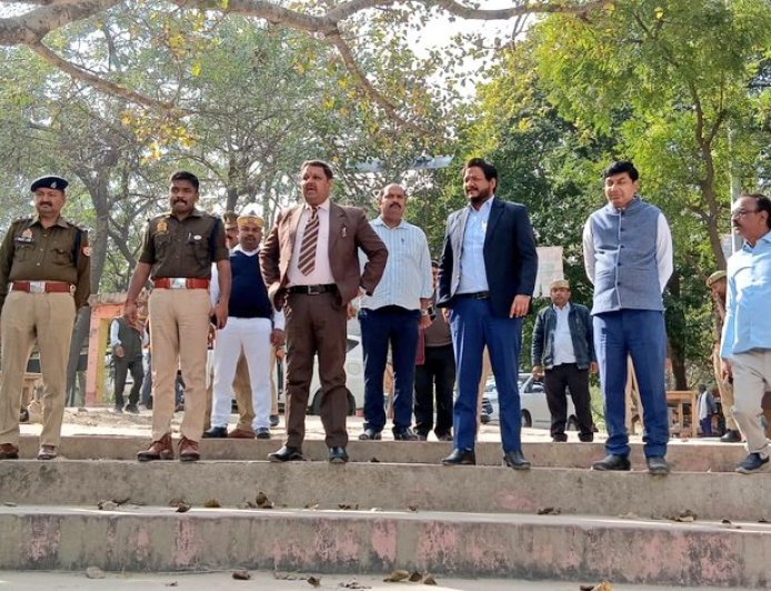 Amethi : महाशिवरात्रि पर सुरक्षा व्यवस्था पुख्ता, डीएम और एसपी ने प्रमुख शिव मंदिरों का किया निरीक्षण