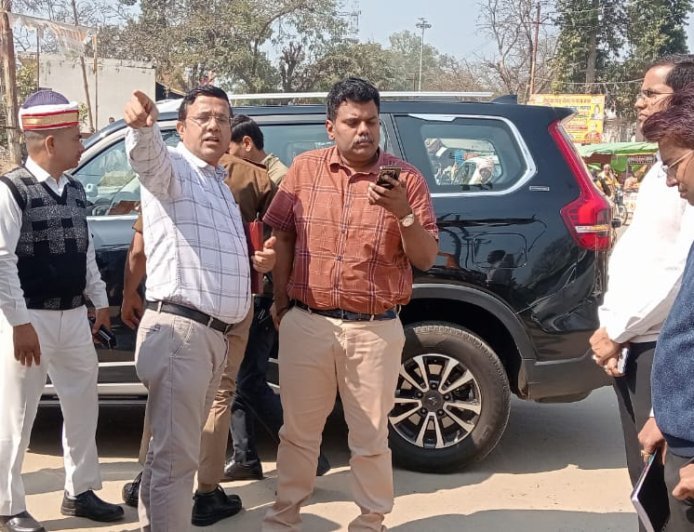Sitapur : सीतापुर डीएम ने नैमिषारण्य में 84 कोसी परिक्रमा मार्ग के प्रथम पड़ाव का किया निरीक्षण
