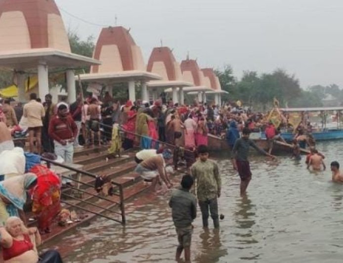 Sitapur : नैमिषारण्य में 84 कोसीय परिक्रमा शुरू, रामादल के जयघोष के साथ लाखों श्रद्धालु नंगे पैर चलेंगे