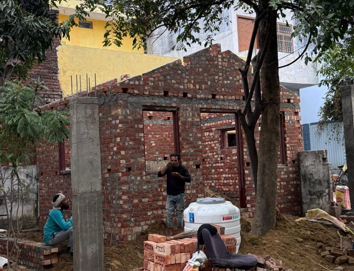 Lakhimpur- Kheri : पार्क की जमीन पर बिना नक्शा पास कराए अवैध निर्माण, विरोध पर मारपीट और धमकी का आरोप