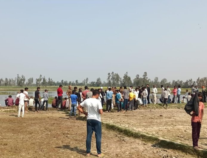 Hardoi: तालाब में मौत का भंवर: सिंघाड़े निकालने गईं तीन मासूम, तालाब ने छीन लीं सांसें।