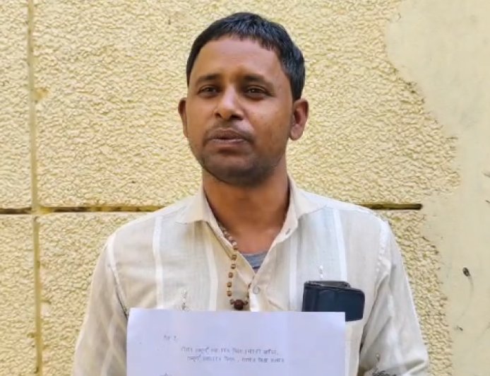 Sambhal : ग्राम सभा की जमीन पर अवैध कब्जे को लेकर प्रशासन के दरवाजे पर ग्रामीण, 40 बीघा भूमि पर दबंगों का कब्जा, डीएम को सौंपा गया ज्ञापन