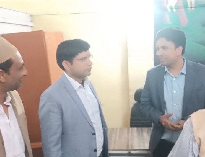 Sambhal : राजेंद्र पेंसिया का निरीक्षण, तहसील-ब्लॉक से लेकर कोतवाली तक व्यवस्थाओं की परखी हकीकत