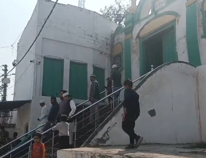 Sambhal : सुप्रीम कोर्ट में मामला लंबित, शाही जामा मस्जिद की रंगाई-पुताई पर ASI नहीं ले सकती फैसला