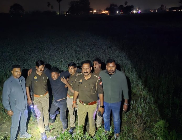 Ballia : पुलिस मुठभेड़ में 25 हजार का इनामी गौ तस्कर बबलू नट गिरफ्तार, पैर में लगी गोली