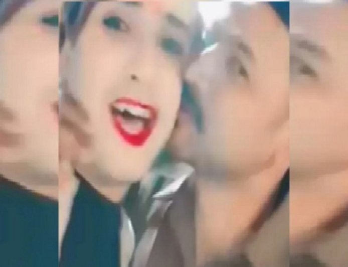 यूपी कानपुर में पुलिस कांस्टेबल ने ट्रांसजेंडर को सरेआम किस किया, वीडियो सोशल मीडिया पर तेजी से फैला।