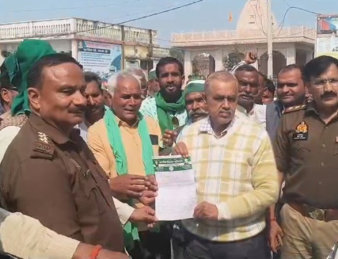 Sambhal: भारत–अमेरिका व्यापार समझौते के विरोध में किसानों का जोरदार प्रदर्शन, सम्भल में सौंपा गया राष्ट्रपति को ज्ञापन।