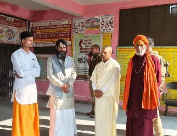 Sitapur : सीतापुर की 84 कोसी परिक्रमा में संत सुरेश दास का निधन, संत समाज में शोक की लहर