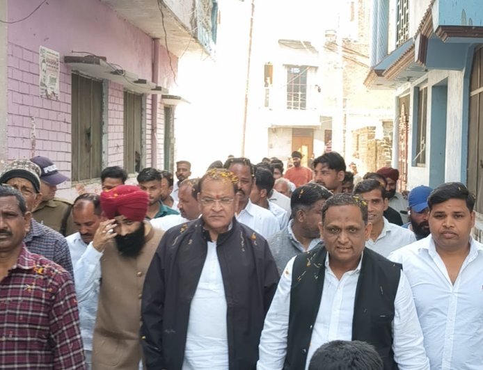 Bajpur : सुल्तानपुर पट्टी में बाबा साहब डॉ. भीमराव अंबेडकर की प्रतिमा का लोकार्पण