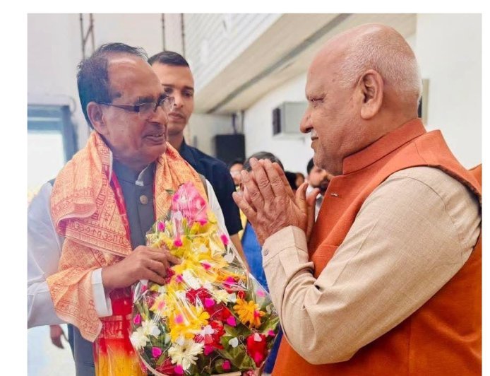 Ayodhya : केंद्रीय मंत्री शिवराज सिंह चौहान अयोध्या पहुंचे, रामलला के दर्शन को बताया परम सौभाग्य