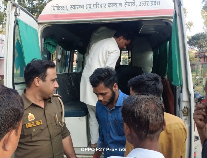 Lakhimpur- Kheri : सिसैया ढखेरवा हाइवे पर दो बाइकों की आमने-सामने भिड़ंत, चार लोग गंभीर घायल