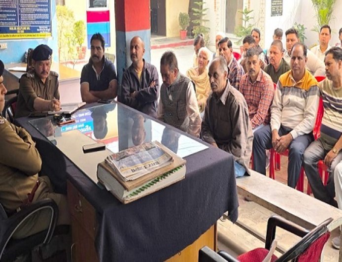 Bajpur: होली और ईद की तैयारियों को लेकर अमन कमेटी की बैठक, सीओ विभव सैनी ने दिए सख्त निर्देश। 