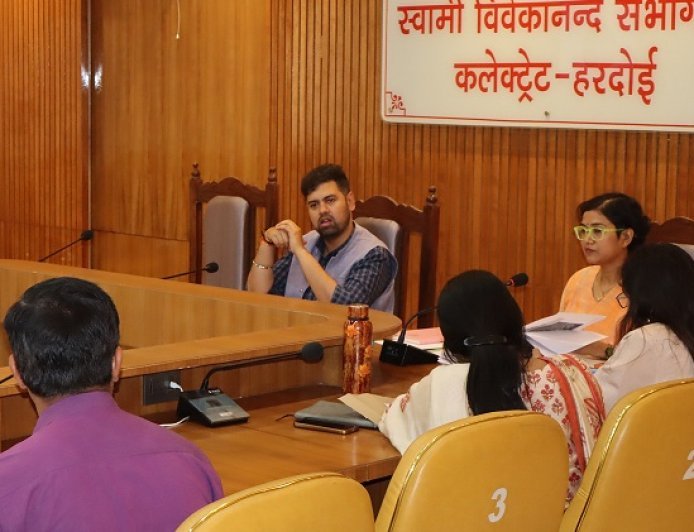 Hardoi: जनगणना कार्यों की तैयारियां: जिलाधिकारी ने अधिकारियों को दिए सख्त निर्देश।