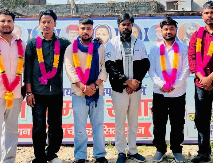 Bajpur : भाजपा और कांग्रेस छोड़ आजाद समाज पार्टी में शामिल हुए कई लोग