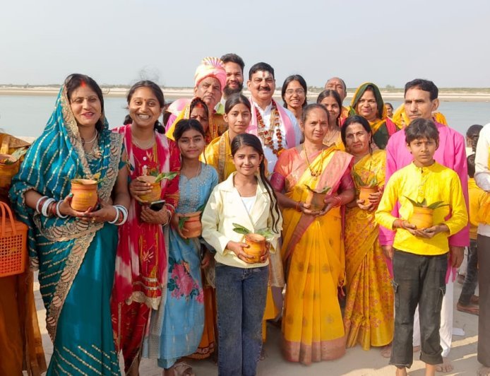 Ambedkarnagar : अम्बेडकरनगर के केदरुपुर में भव्य कलश यात्रा निकली, मां भद्रकाली मंदिर में चंडी यज्ञ और रामकथा शुरू