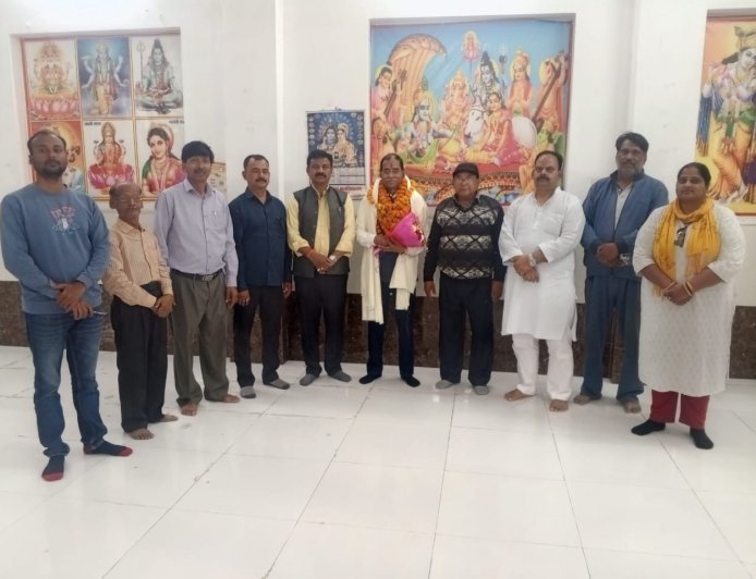 Sitapur : जिला पर्यावरण समिति में संजीव सक्सेना को मिली सदस्यता, कायस्थ समाज में खुशी का माहौल