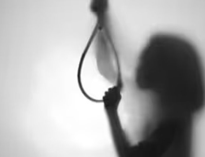 Ayodhya : प्रेम संबंध टूटने से युवती ने की आत्महत्या, फांसी लगाकर दी जान